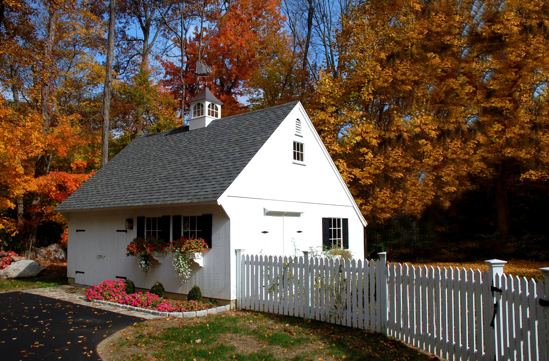 22′ Saltbox Carriage House Building dup - Country Carpenters, image size:1920x1261